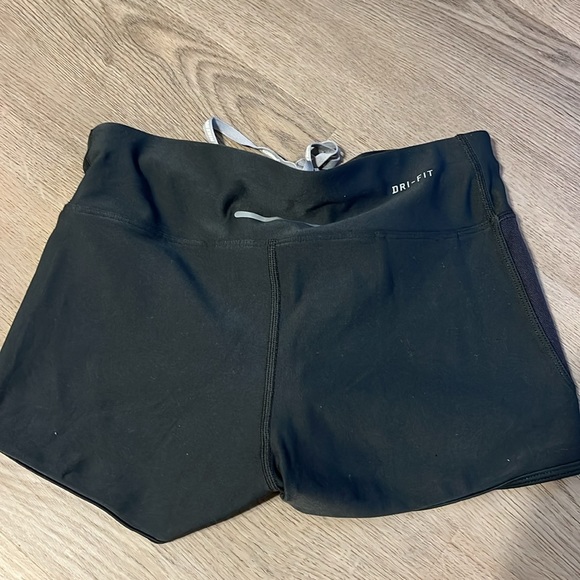 Dark gray Nike bike shorts - Picture 3 of 3